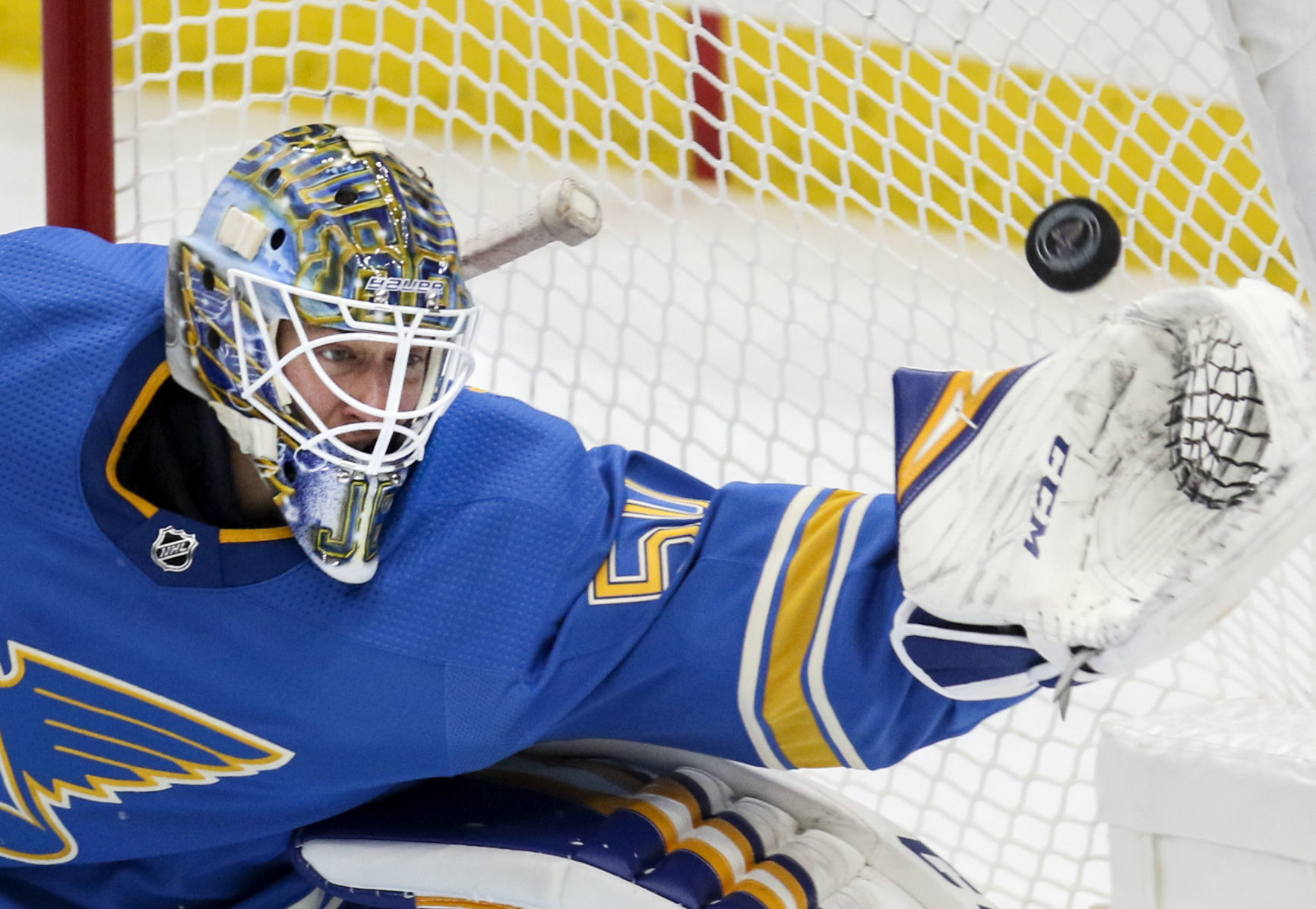 St. Louis Blues take on Boston Bruins
